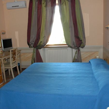 Hotel Il Panciolle à Spolète Extérieur photo